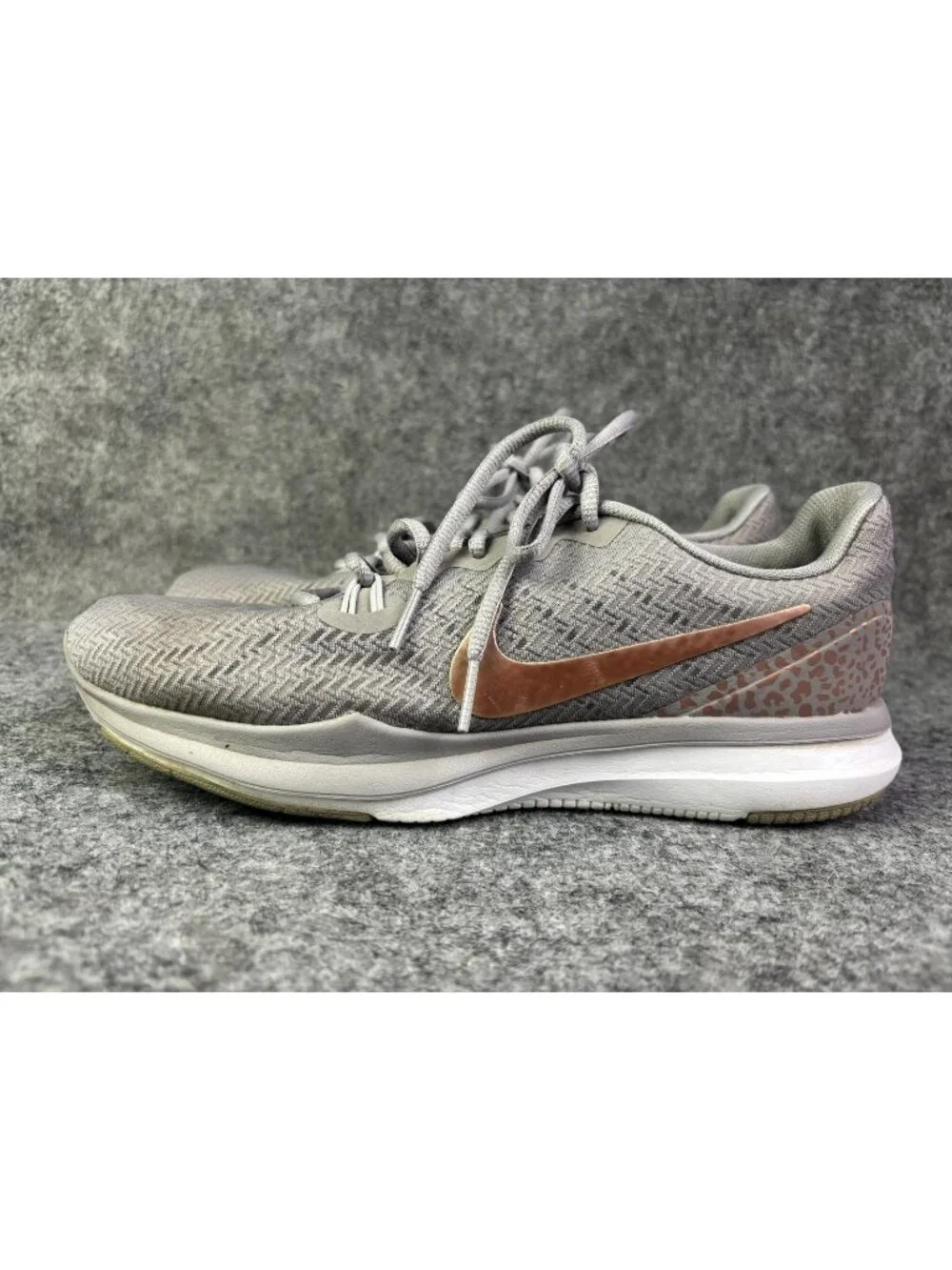 Nike Training Shoes Womens‎ Size 8.5 Gray Chevron Mesh Sneakers 917172-004